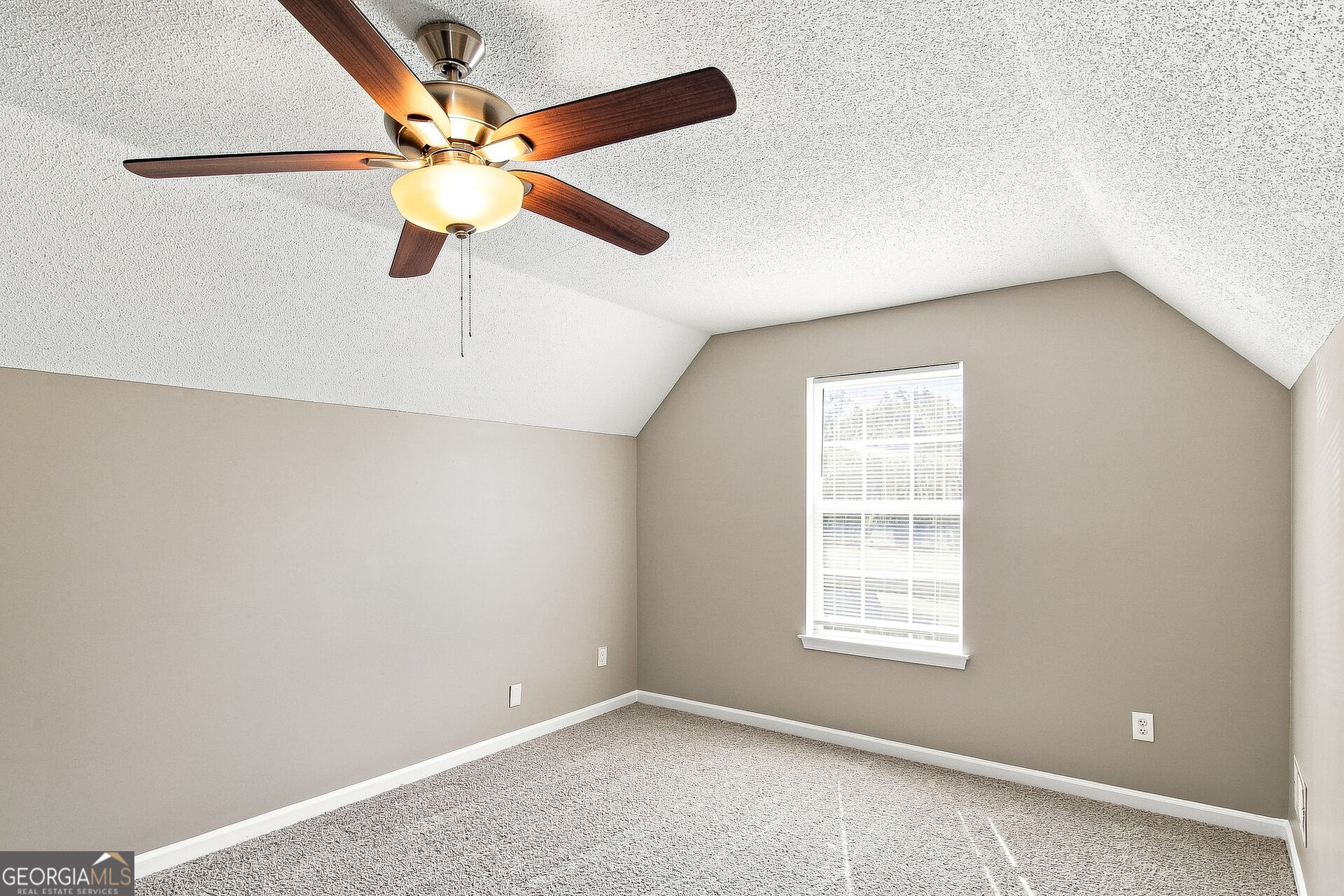 6258 Lakeview Court Property Photo 11