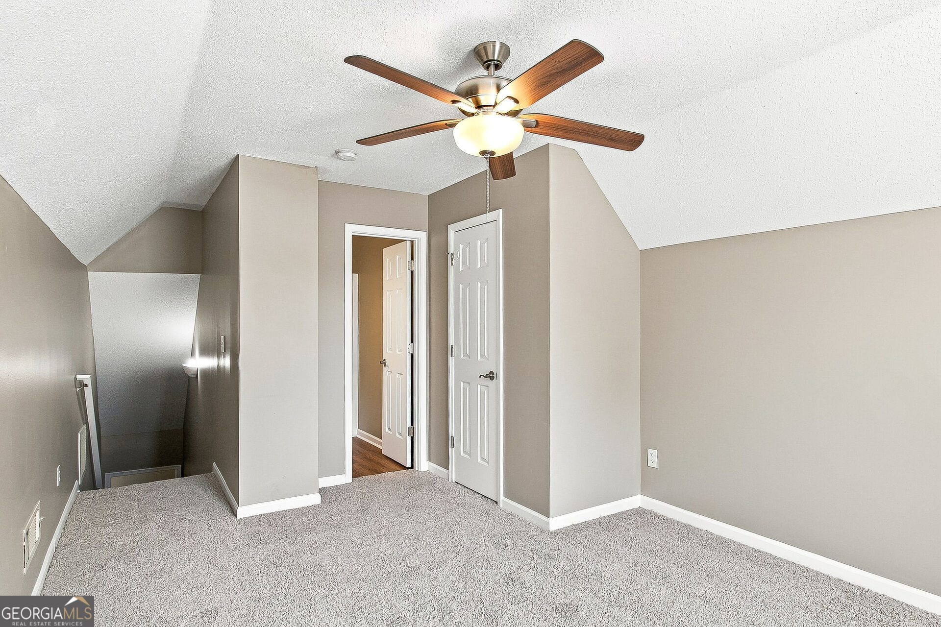 6258 Lakeview Court Property Photo 13