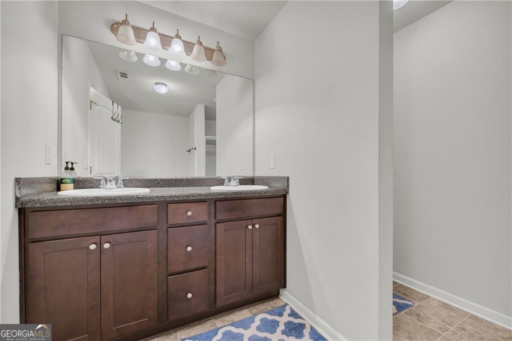 1735 Snapping Court Property Photo 10