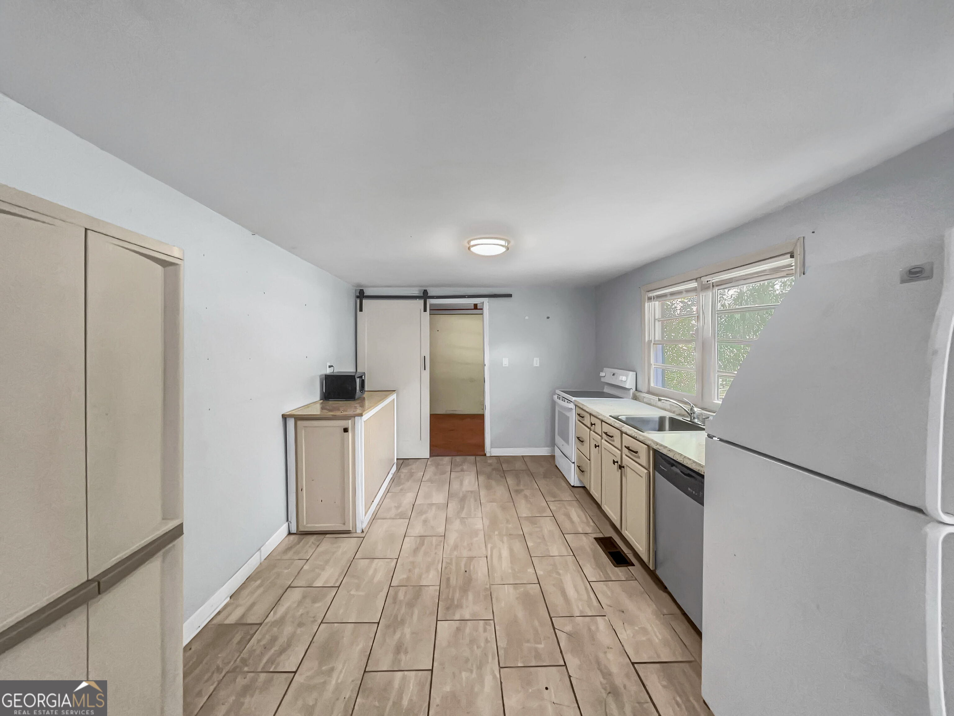 1748 E Broad Street Property Photo 9