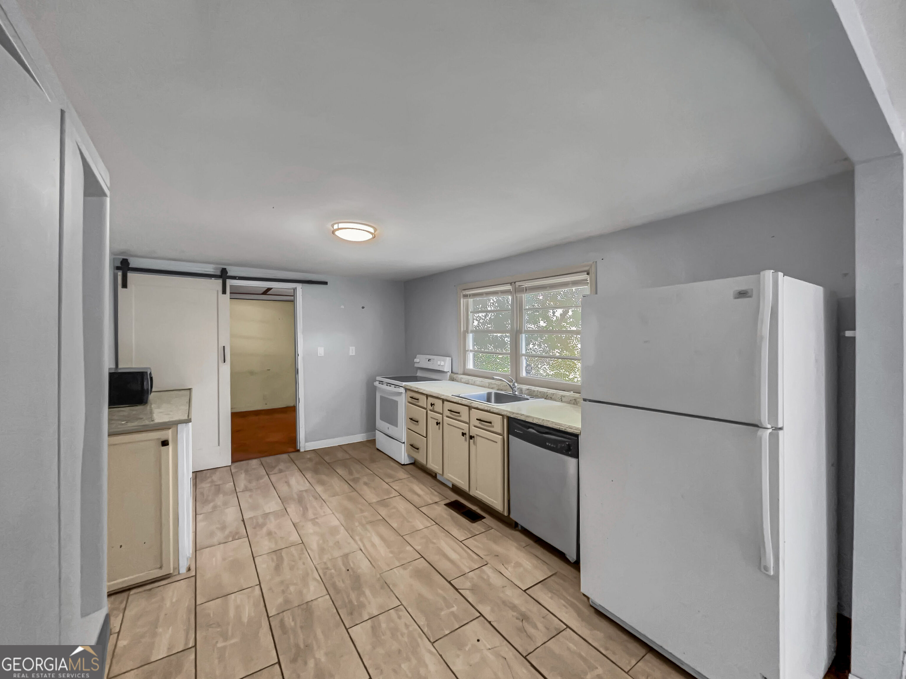1748 E Broad Street Property Photo 10
