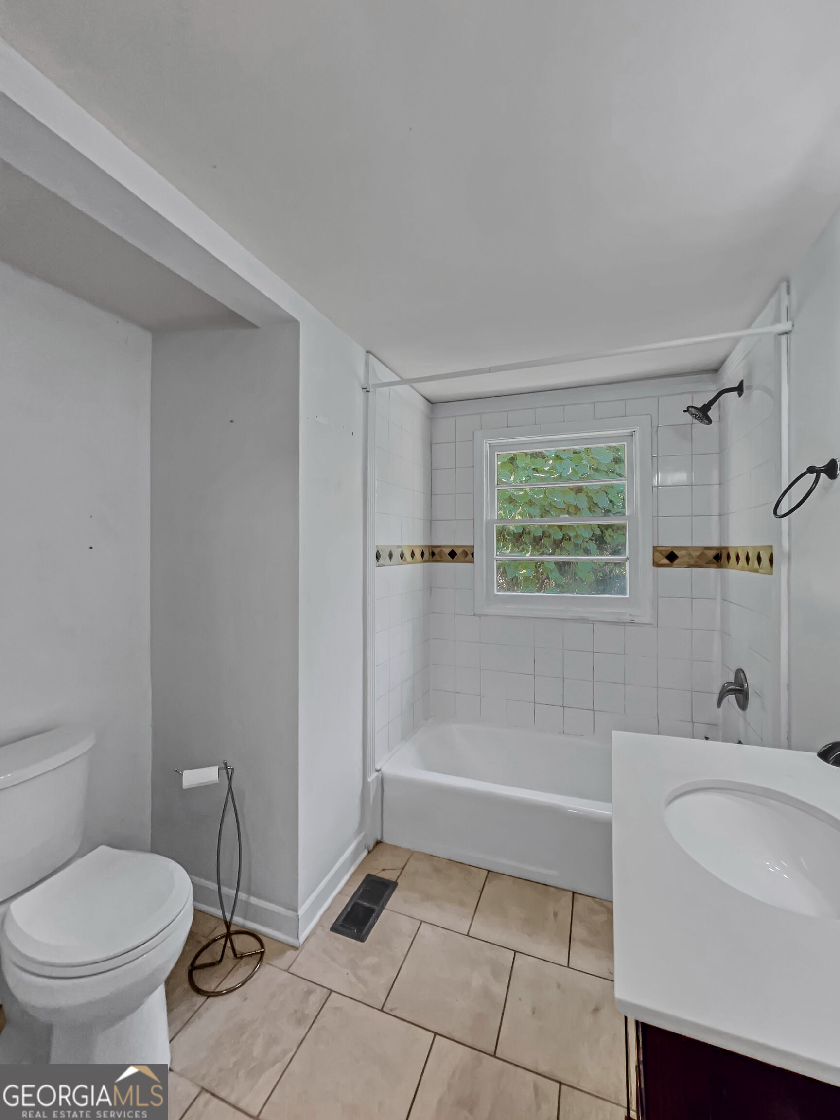 1748 E Broad Street Property Photo 17