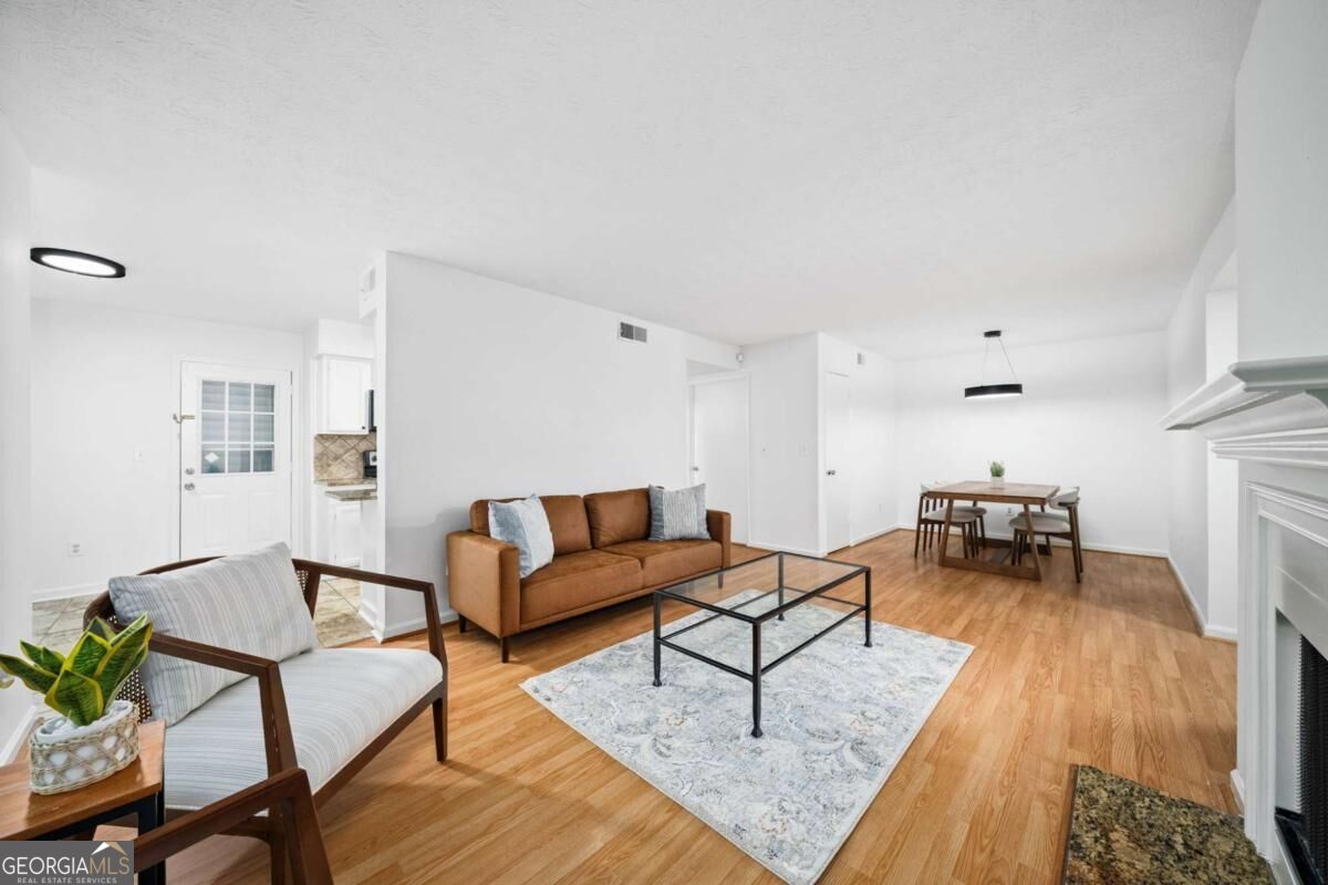 711 Glenleaf Drive Property Photo 10
