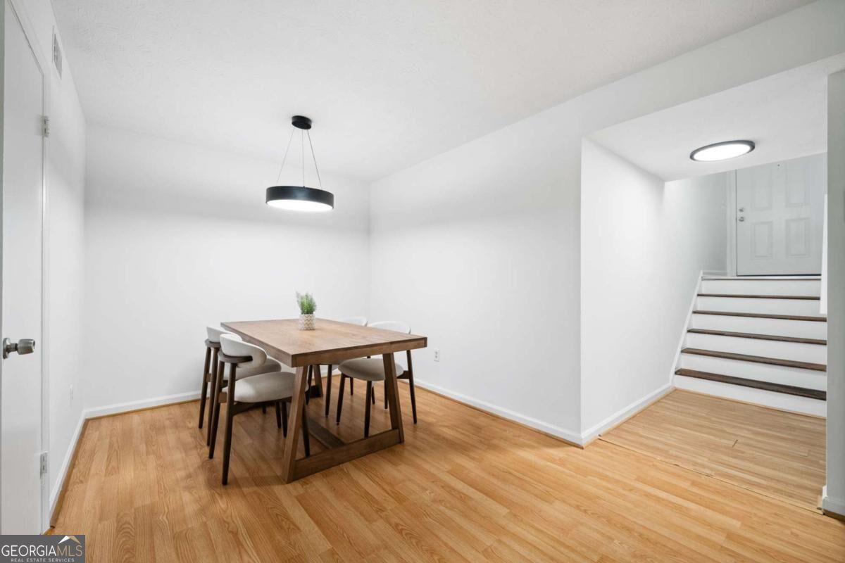 711 Glenleaf Drive Property Photo 12