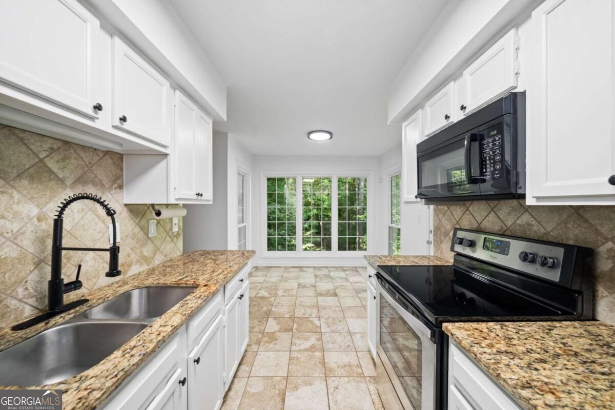 711 Glenleaf Drive Property Photo 13