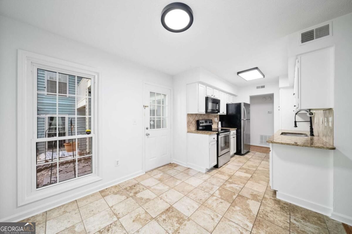 711 Glenleaf Drive Property Photo 18