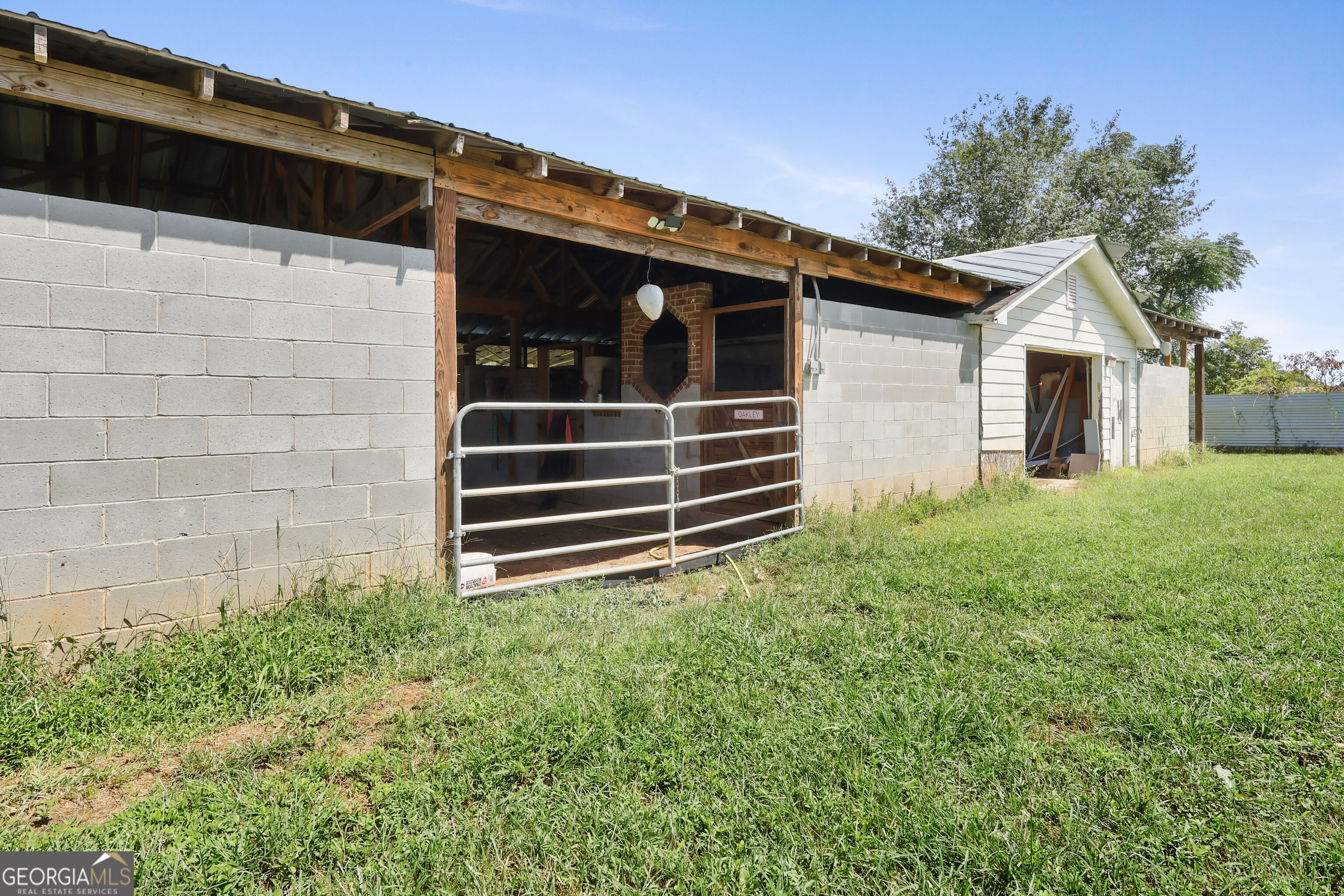 383 Jones Road Property Photo 8