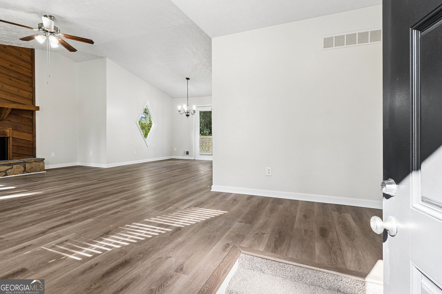 1015 Malibu Drive Property Photo 3