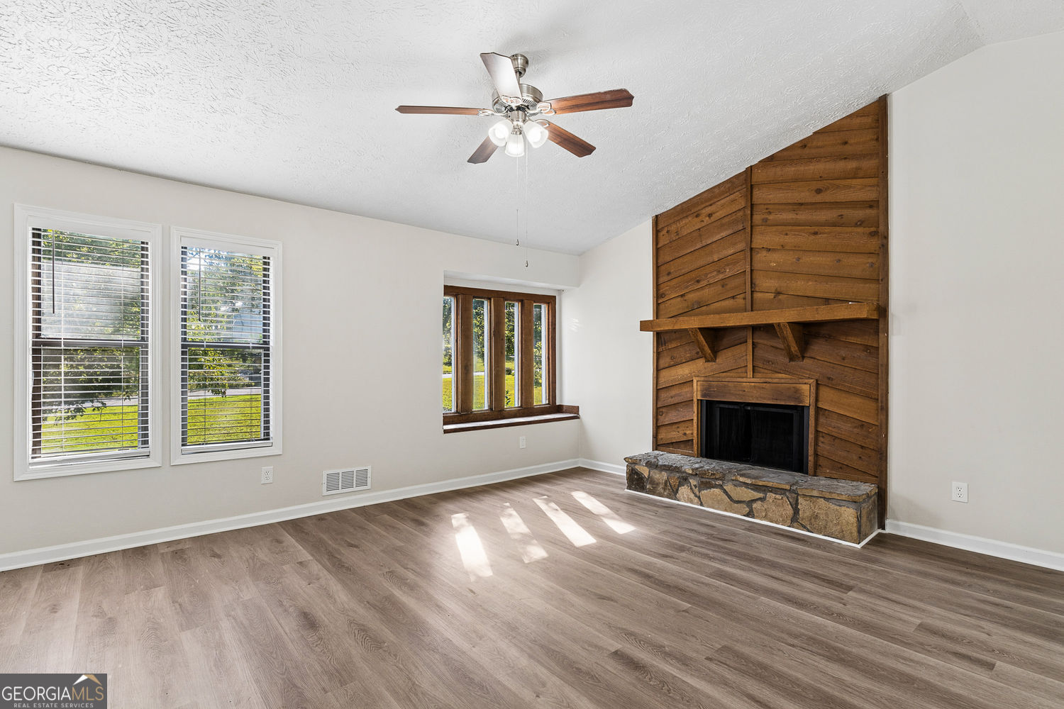 1015 Malibu Drive Property Photo 6