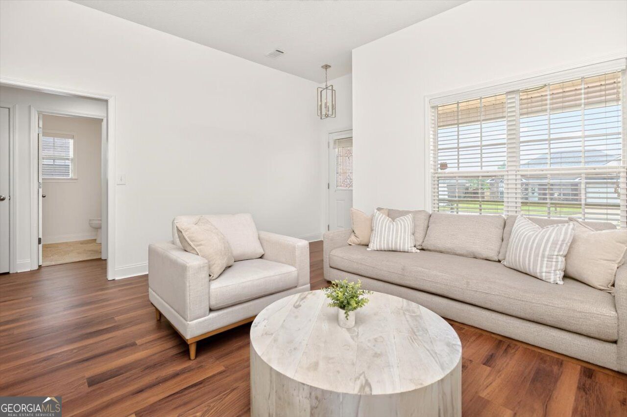 402 Sugarloaf Parkway Property Photo 9