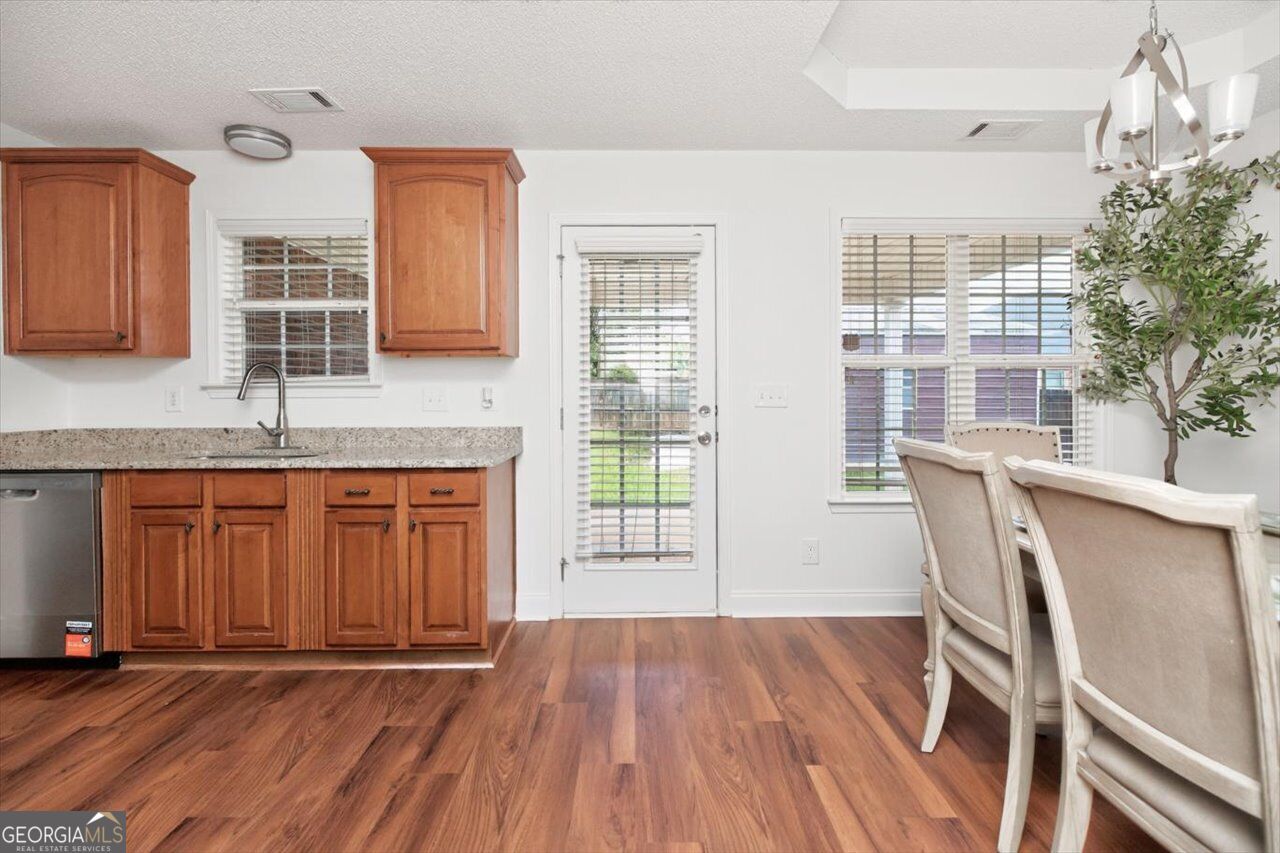 402 Sugarloaf Parkway Property Photo 12