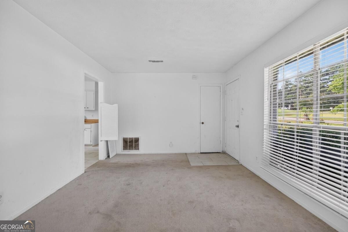 150 Woodcrest Way Property Photo 3