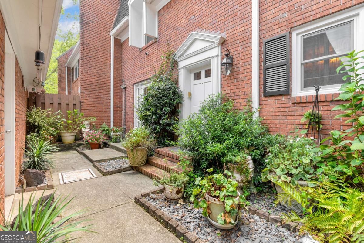 1417 Ashford Place Ne Property Photo 1
