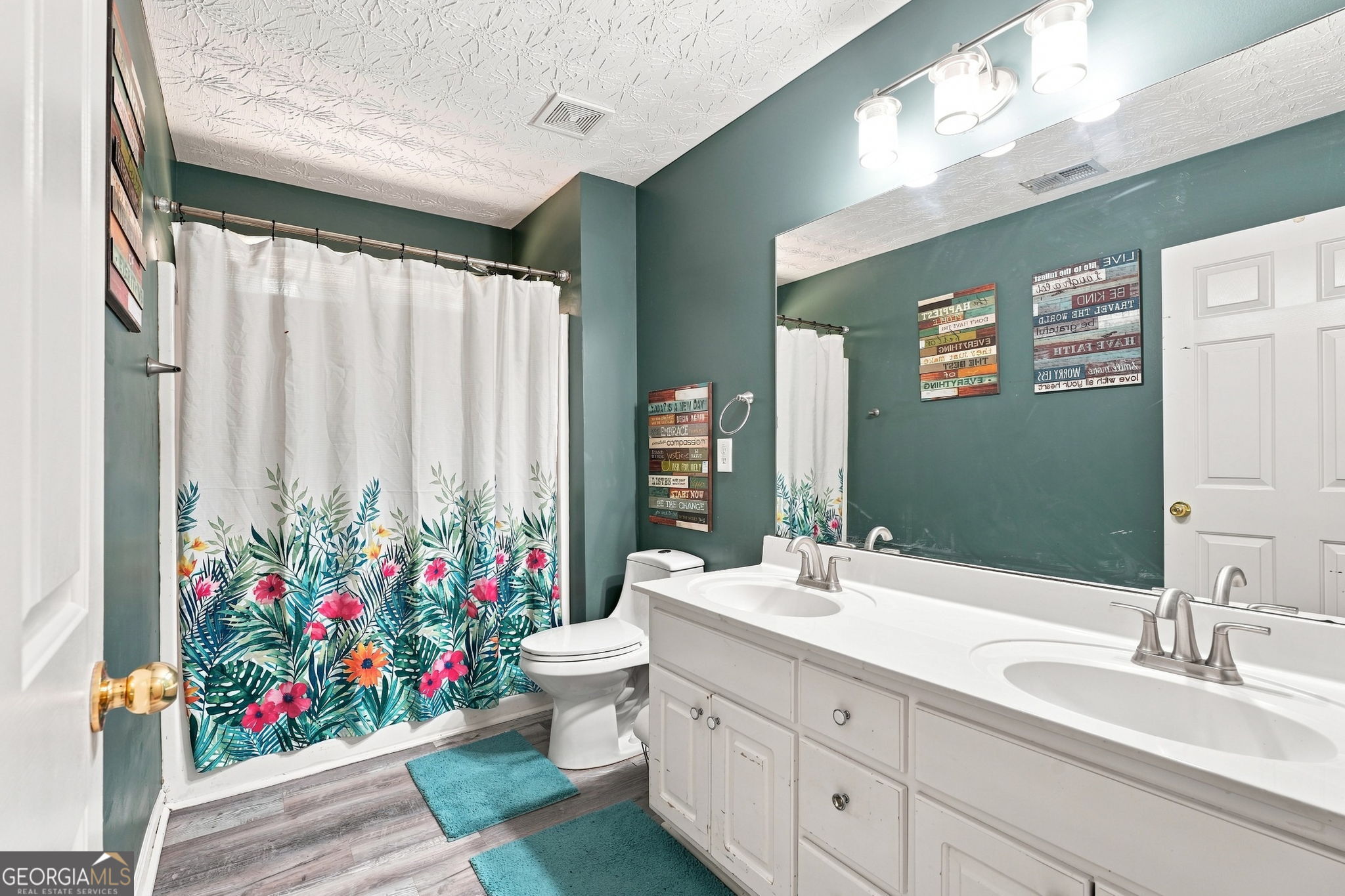 212 Vernon Walk Property Photo 16