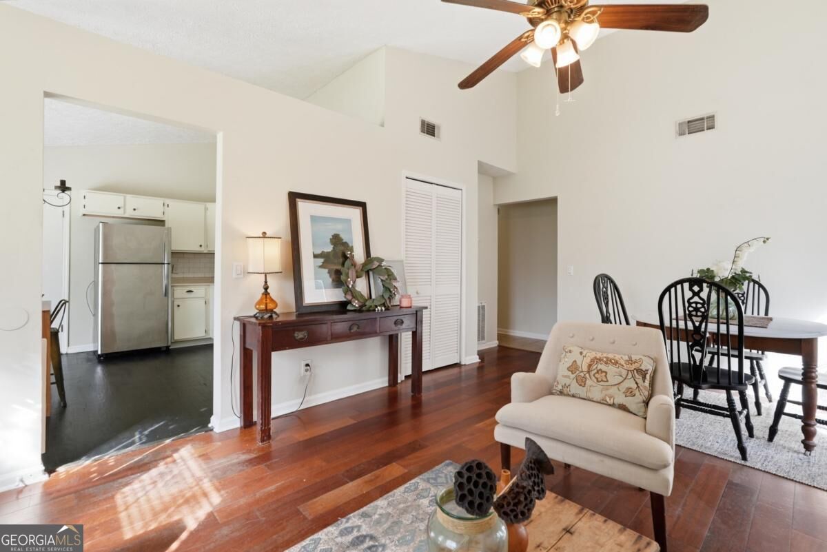 2 E White Hawthorne Drive Property Photo 6