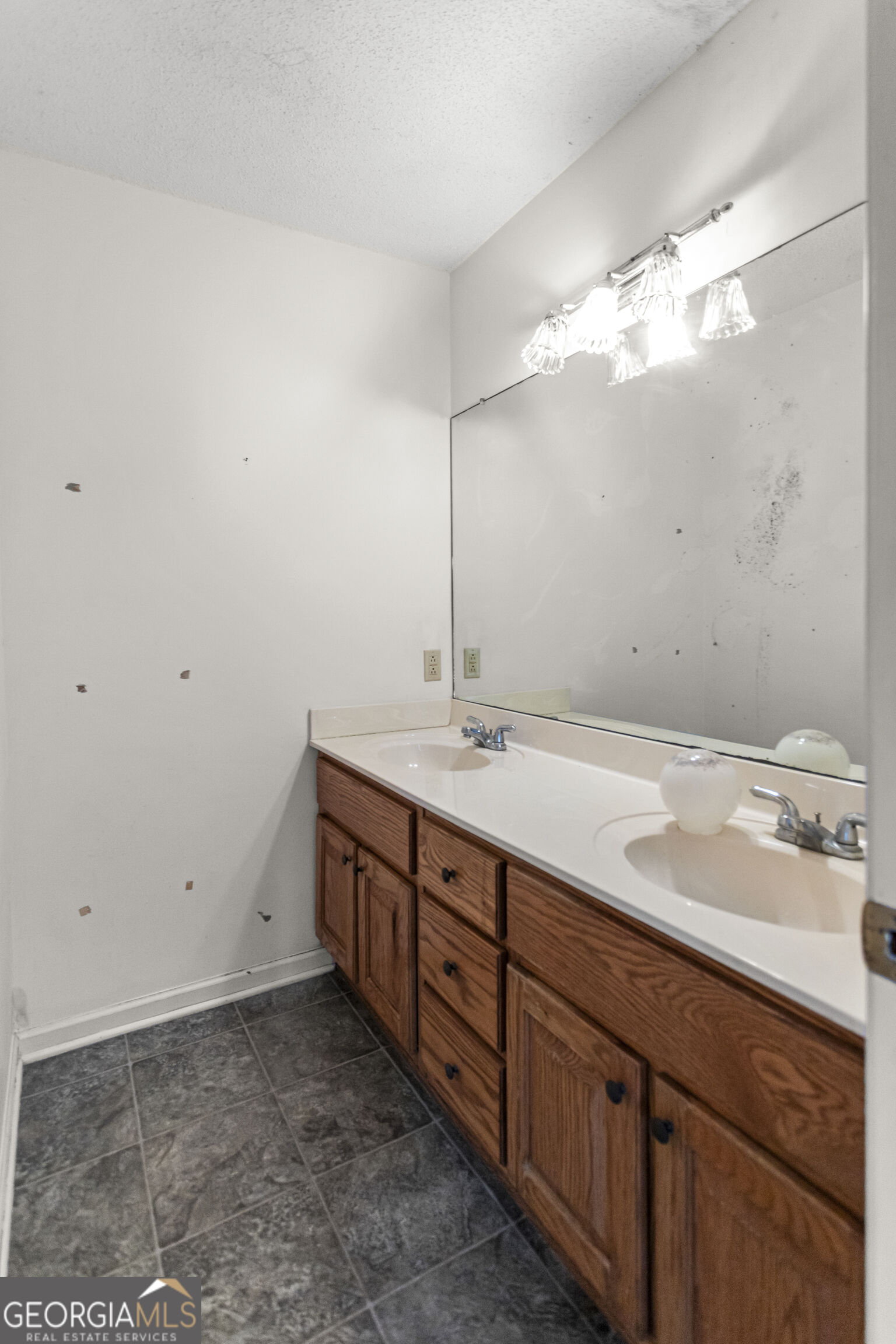 2131 Alexis Drive Property Photo 15