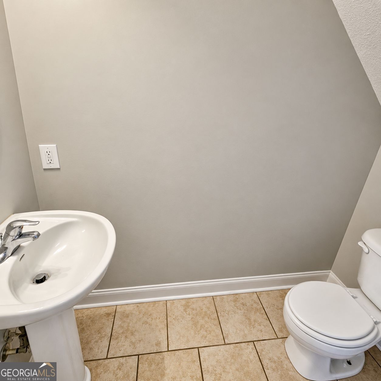 104 Cottage Circle Property Photo 3