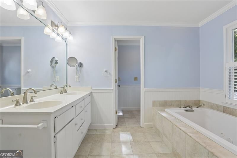 1090 Applecross Drive Property Photo 22