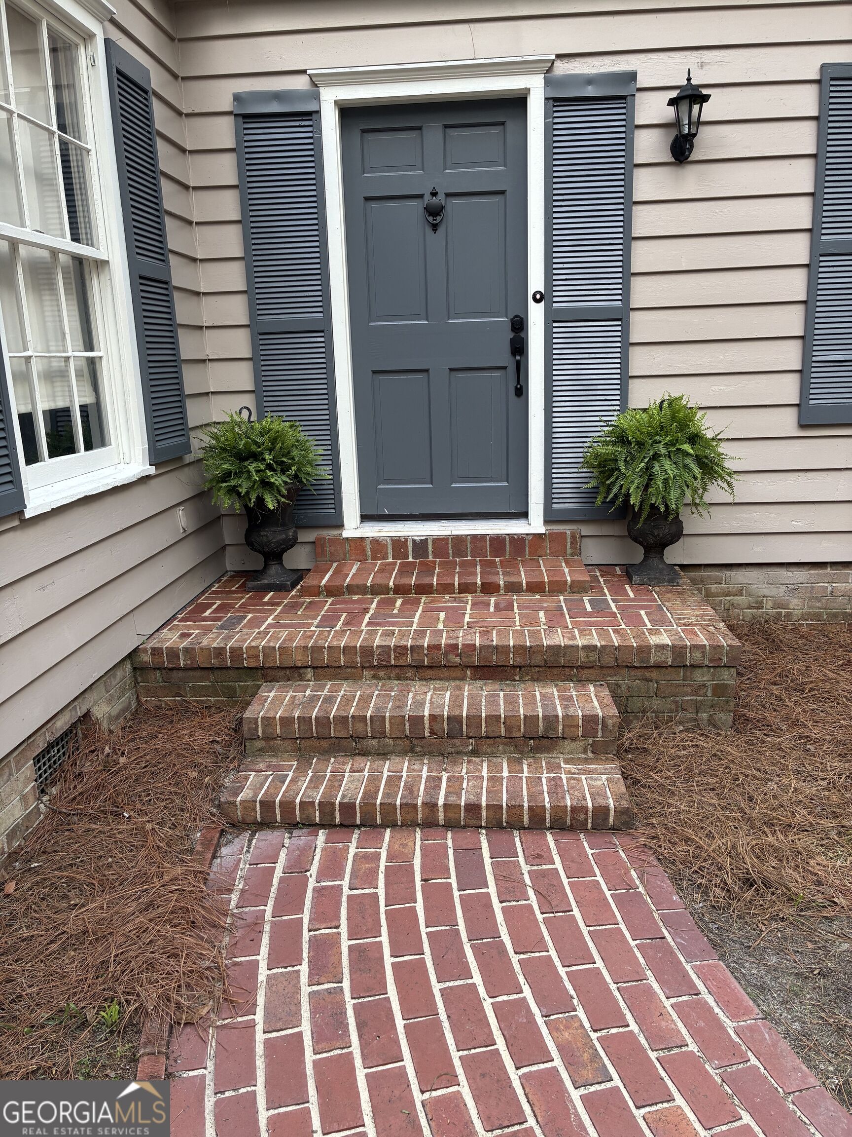 108 Dumbarton Drive Property Photo 3