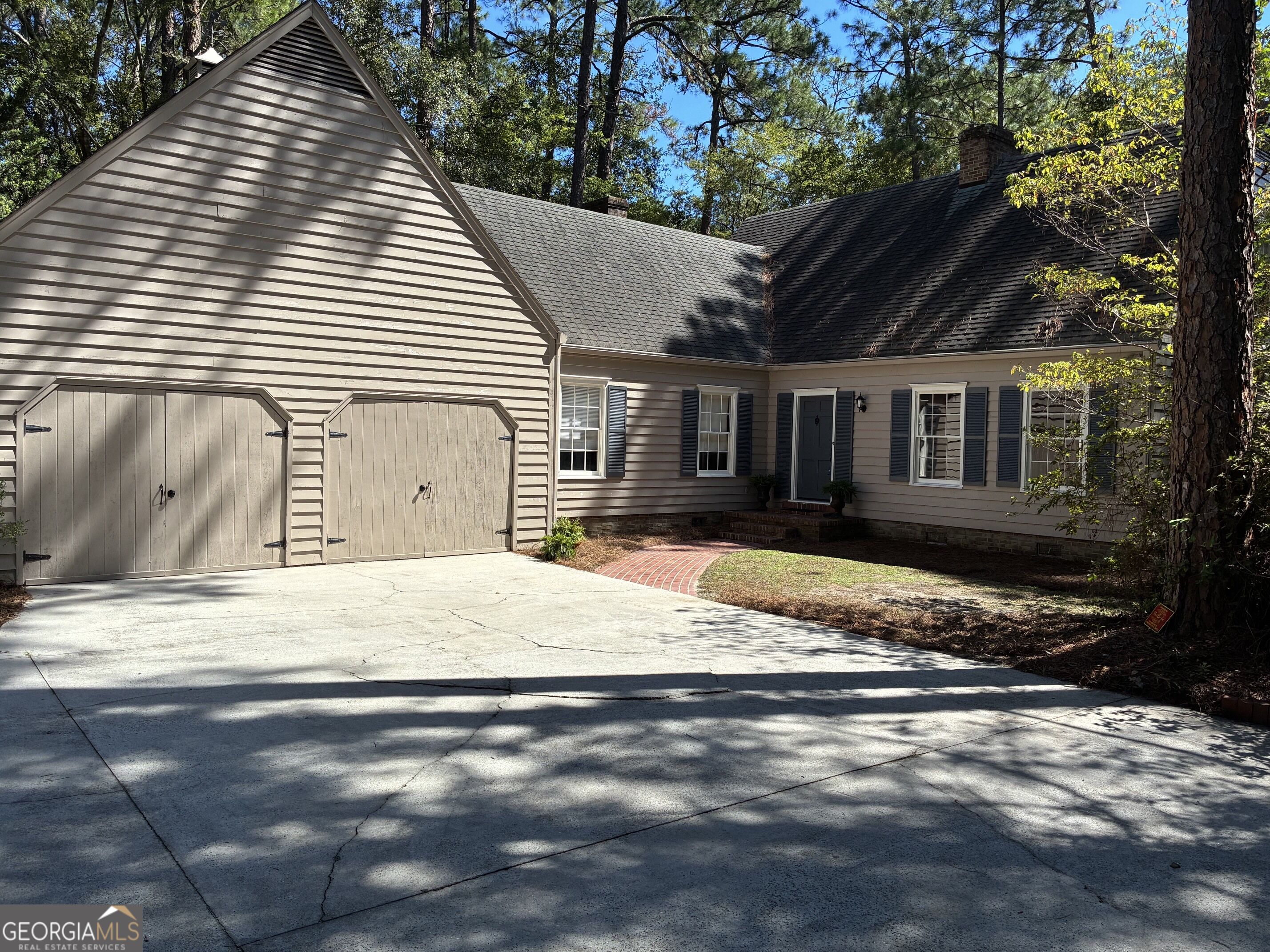 108 Dumbarton Drive Property Photo 3