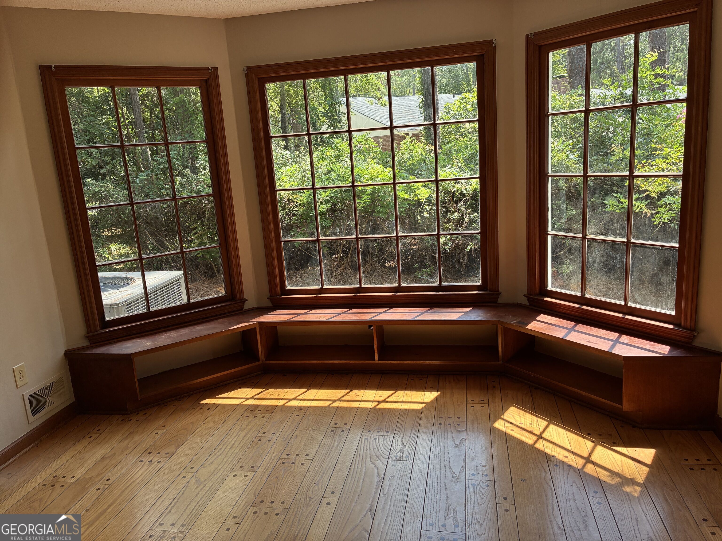 108 Dumbarton Drive Property Photo 8