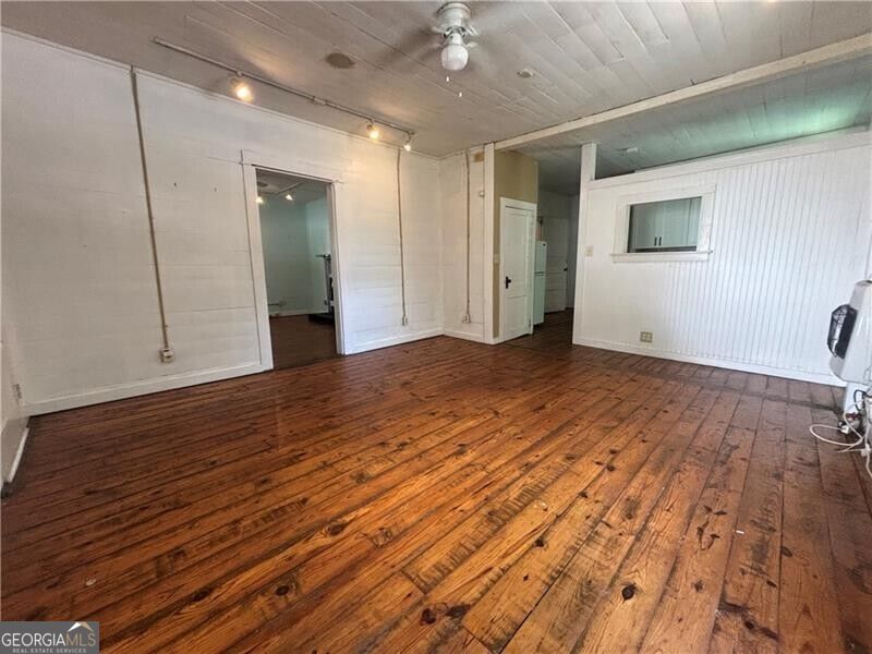 232 Main Street E Property Photo 5