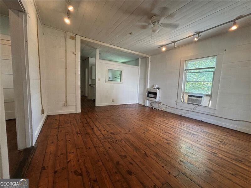 232 Main Street E Property Photo 6