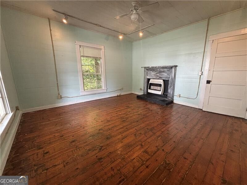 232 Main Street E Property Photo 9