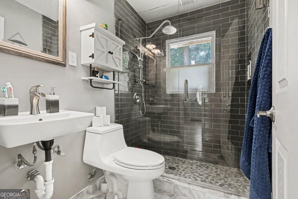 1120 Delores Way Property Photo 6