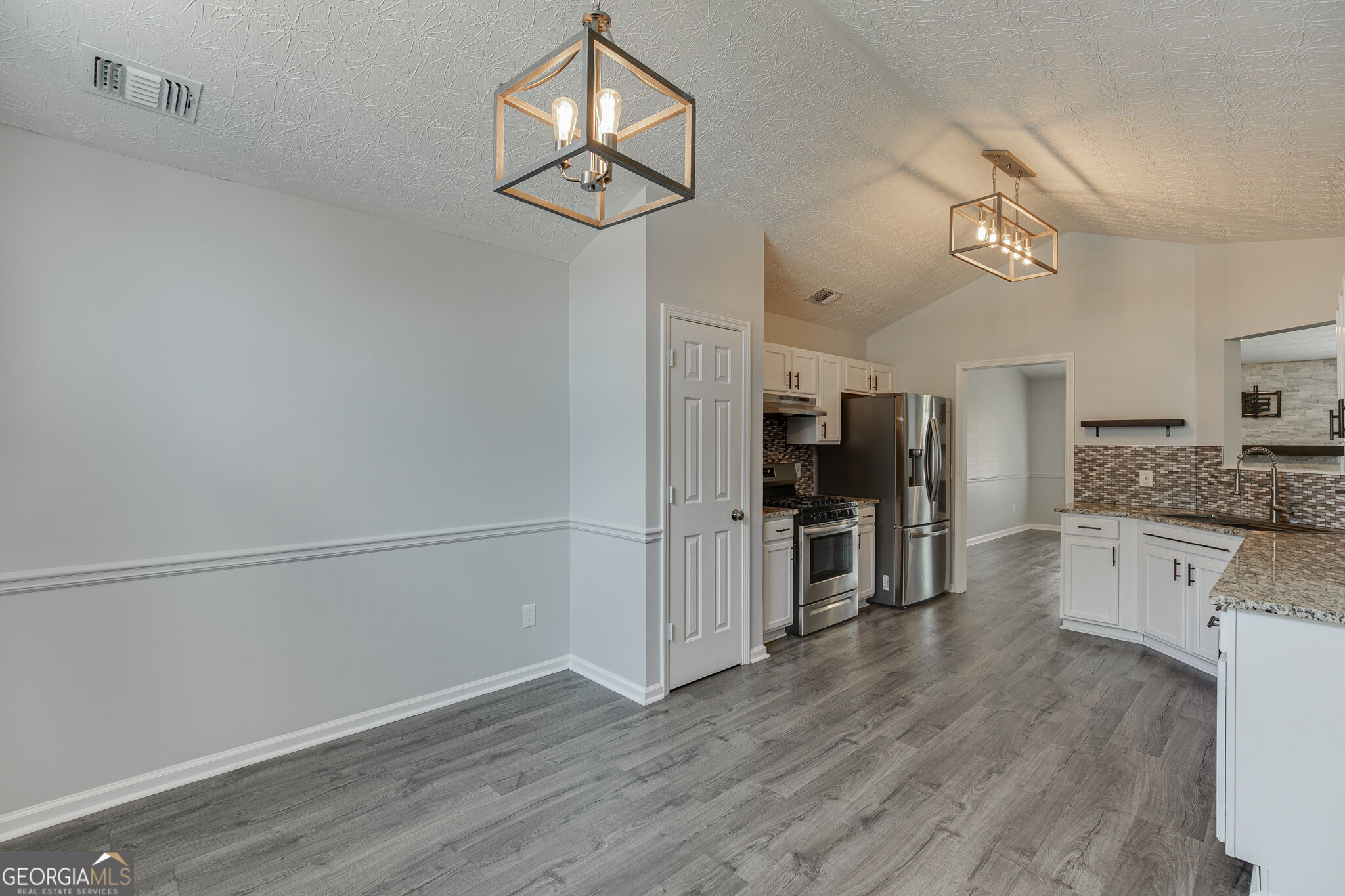 8860 Creekstone Place Property Photo 7