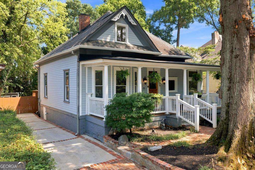 285 Alaska Avenue Ne Property Photo 1