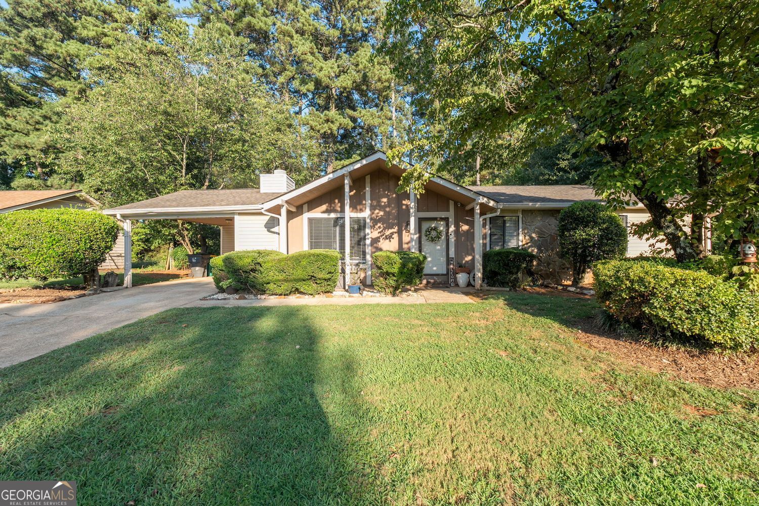 447 Summerville Drive Nw Property Photo 1