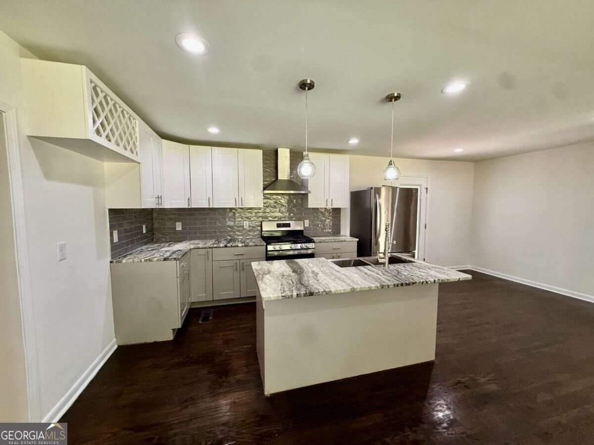 2241 Colleen Court Property Photo 3