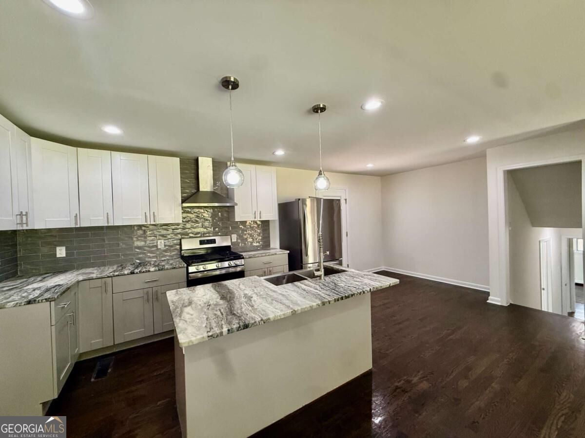 2241 Colleen Court Property Photo 4