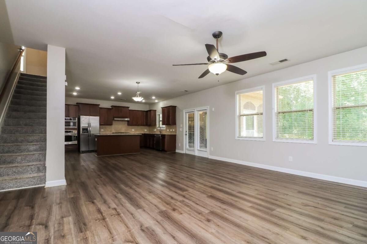 4884 Sydney Lane Property Photo 3