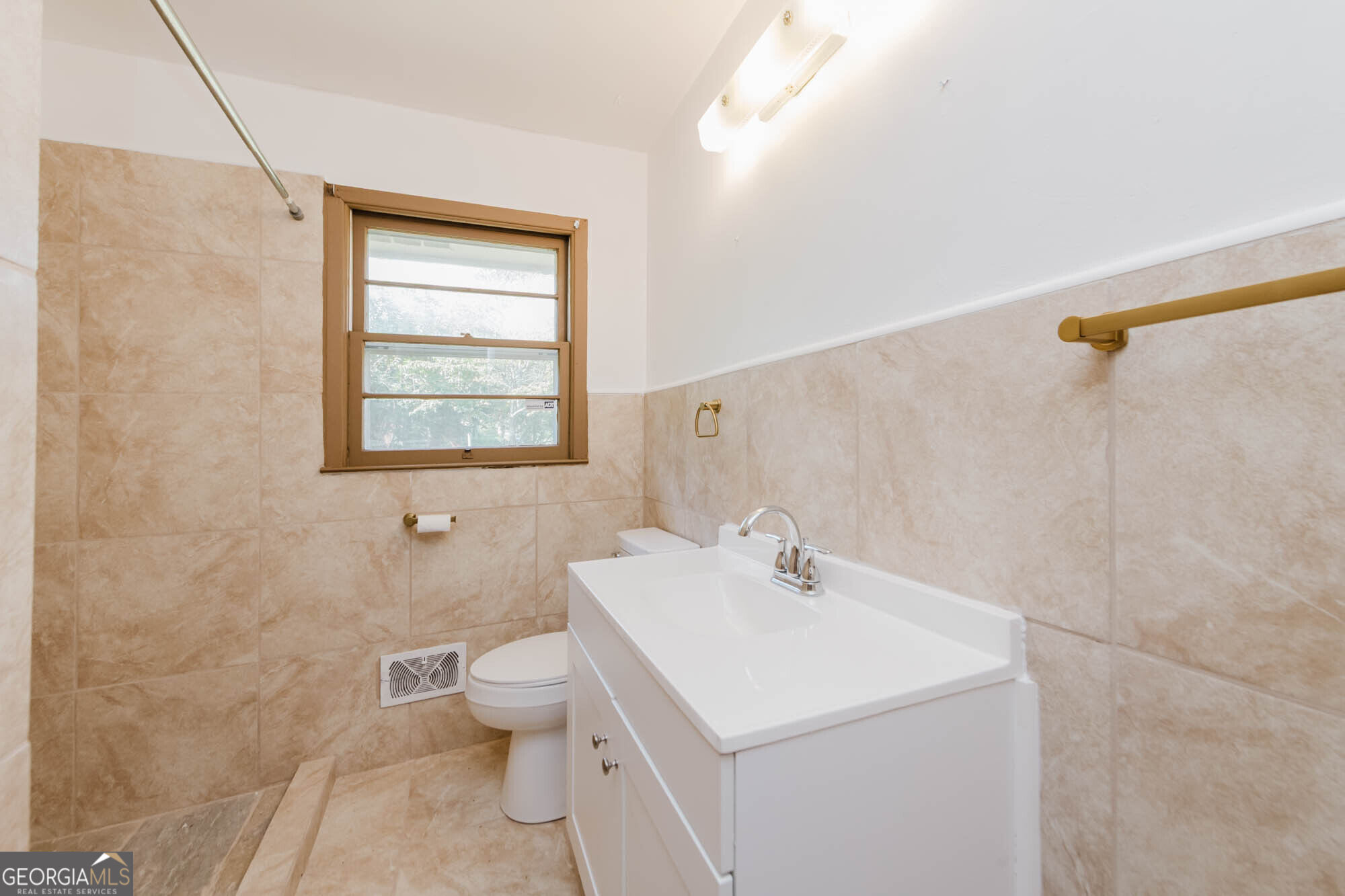 200 Heather Street Property Photo 17