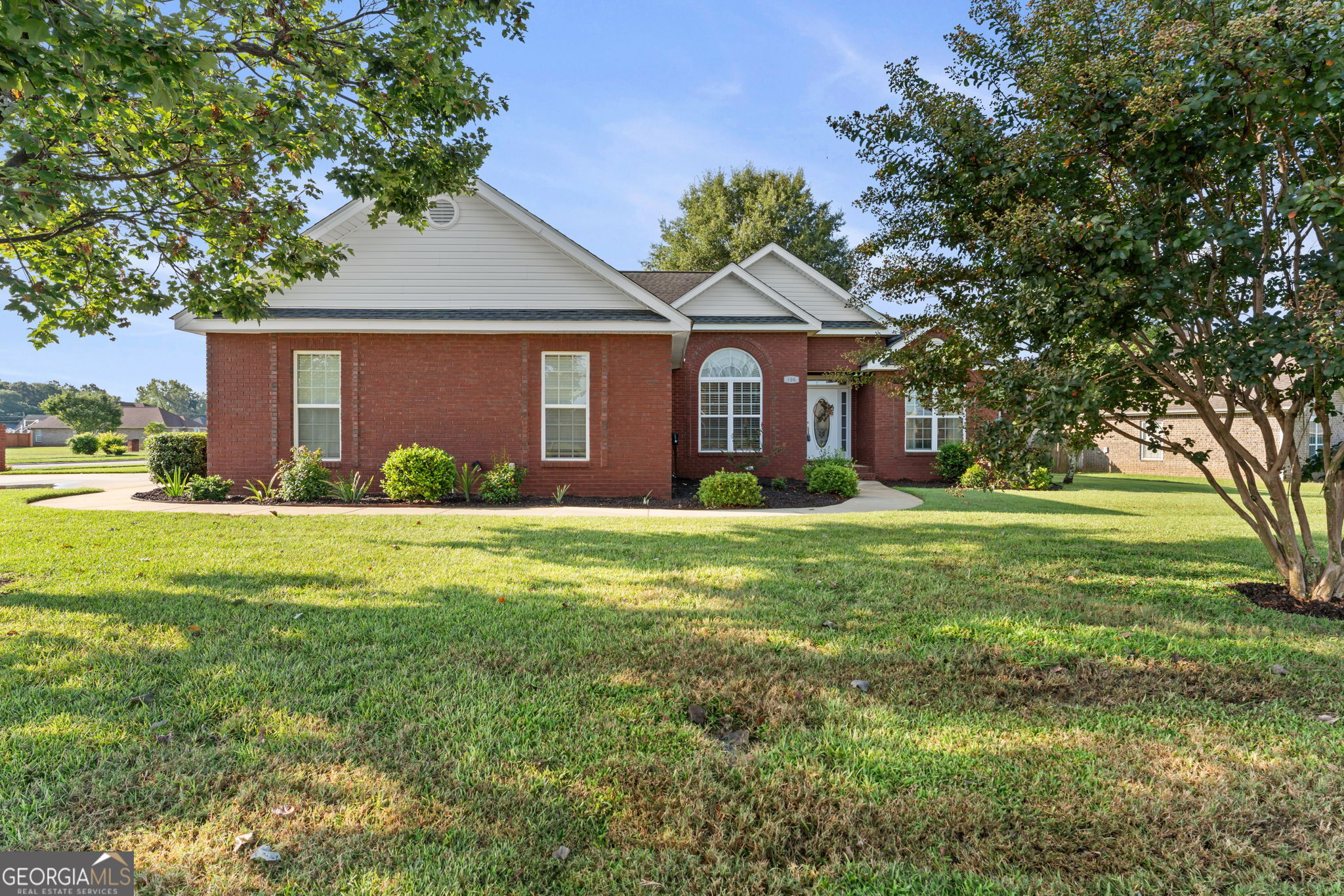 806 Huntwood Lane Property Photo 1