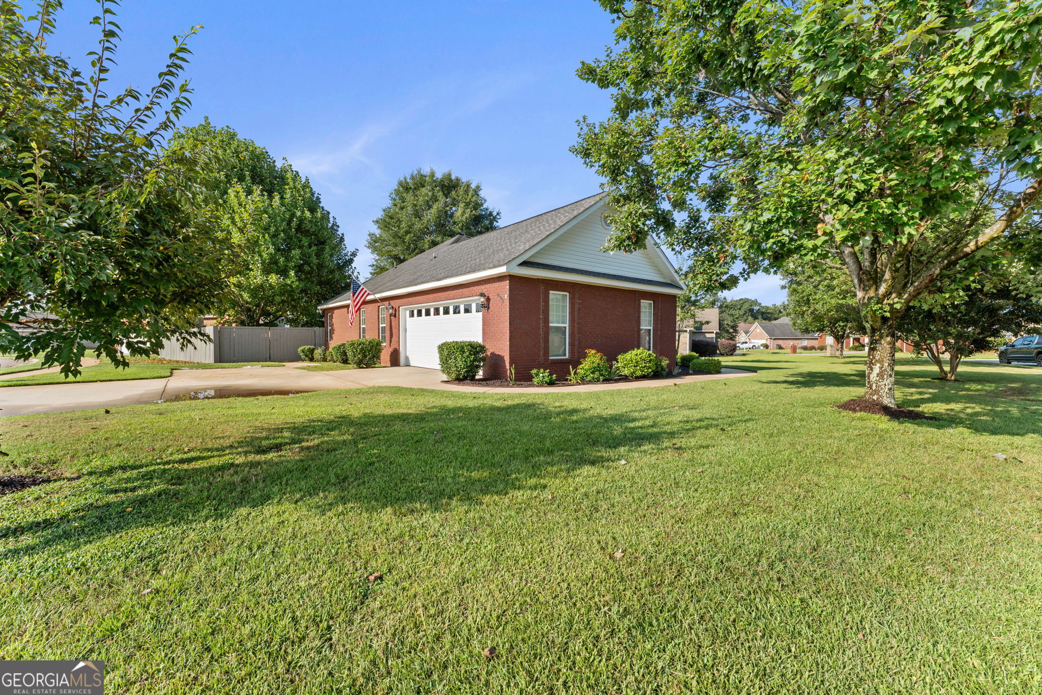 806 Huntwood Lane Property Photo 2