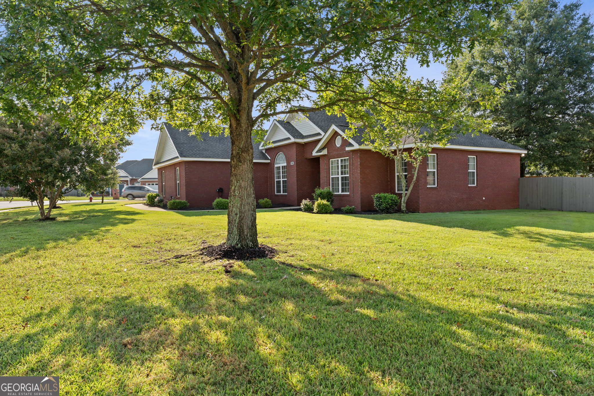 806 Huntwood Lane Property Photo 3