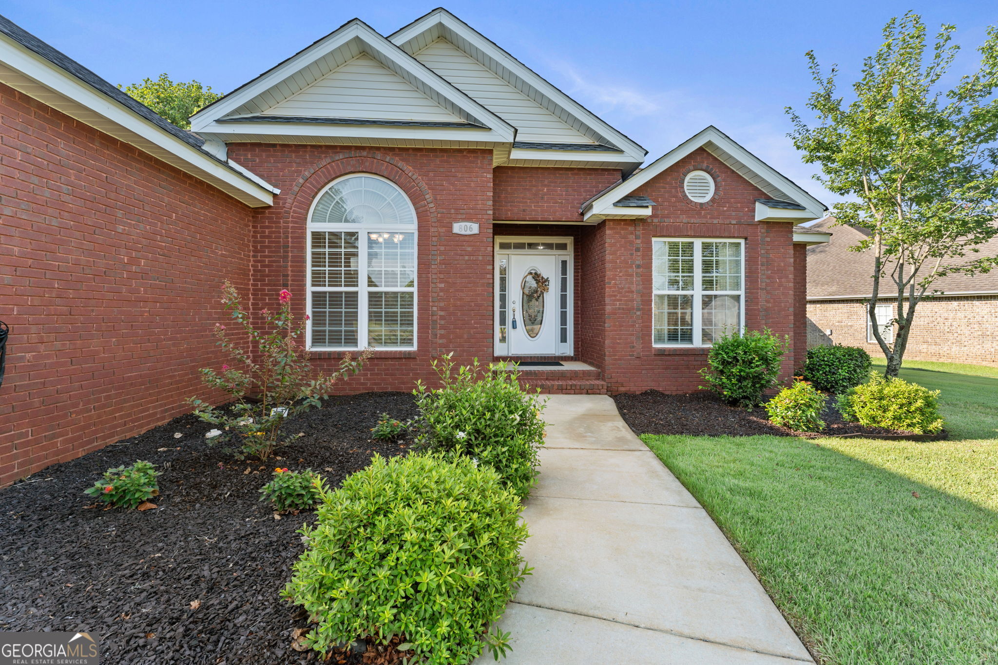 806 Huntwood Lane Property Photo 4