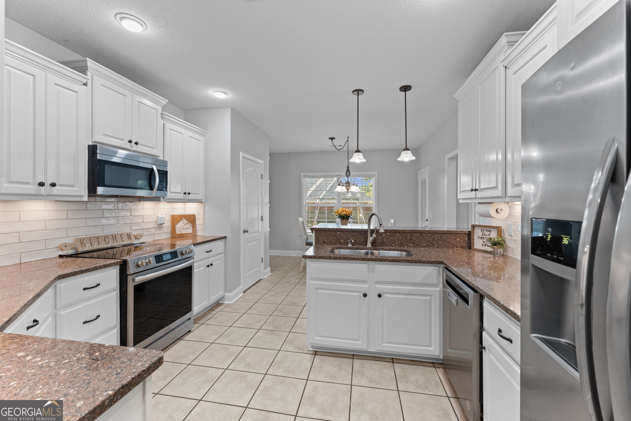 806 Huntwood Lane Property Photo 13