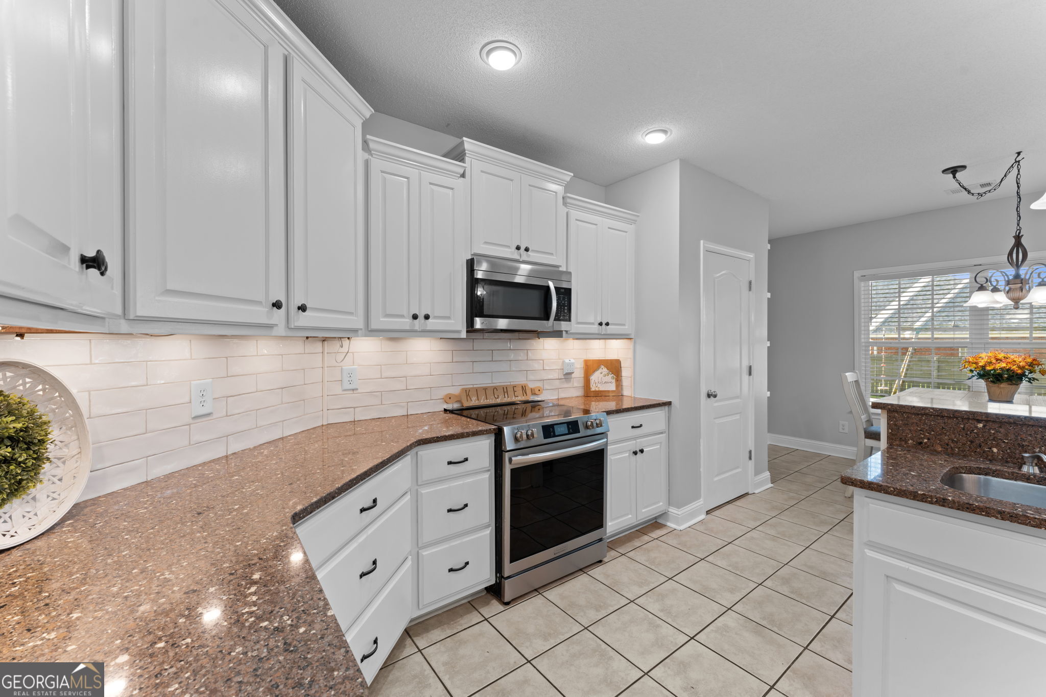 806 Huntwood Lane Property Photo 14