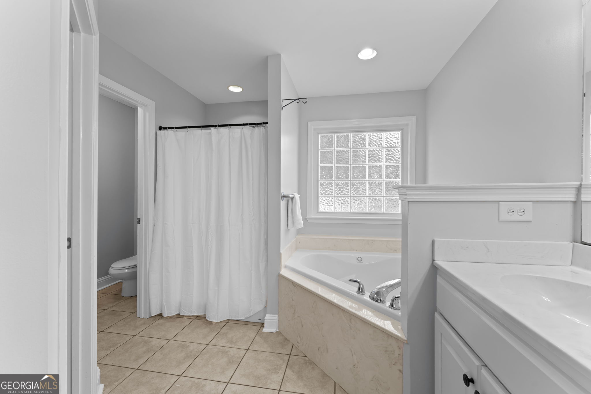 806 Huntwood Lane Property Photo 25