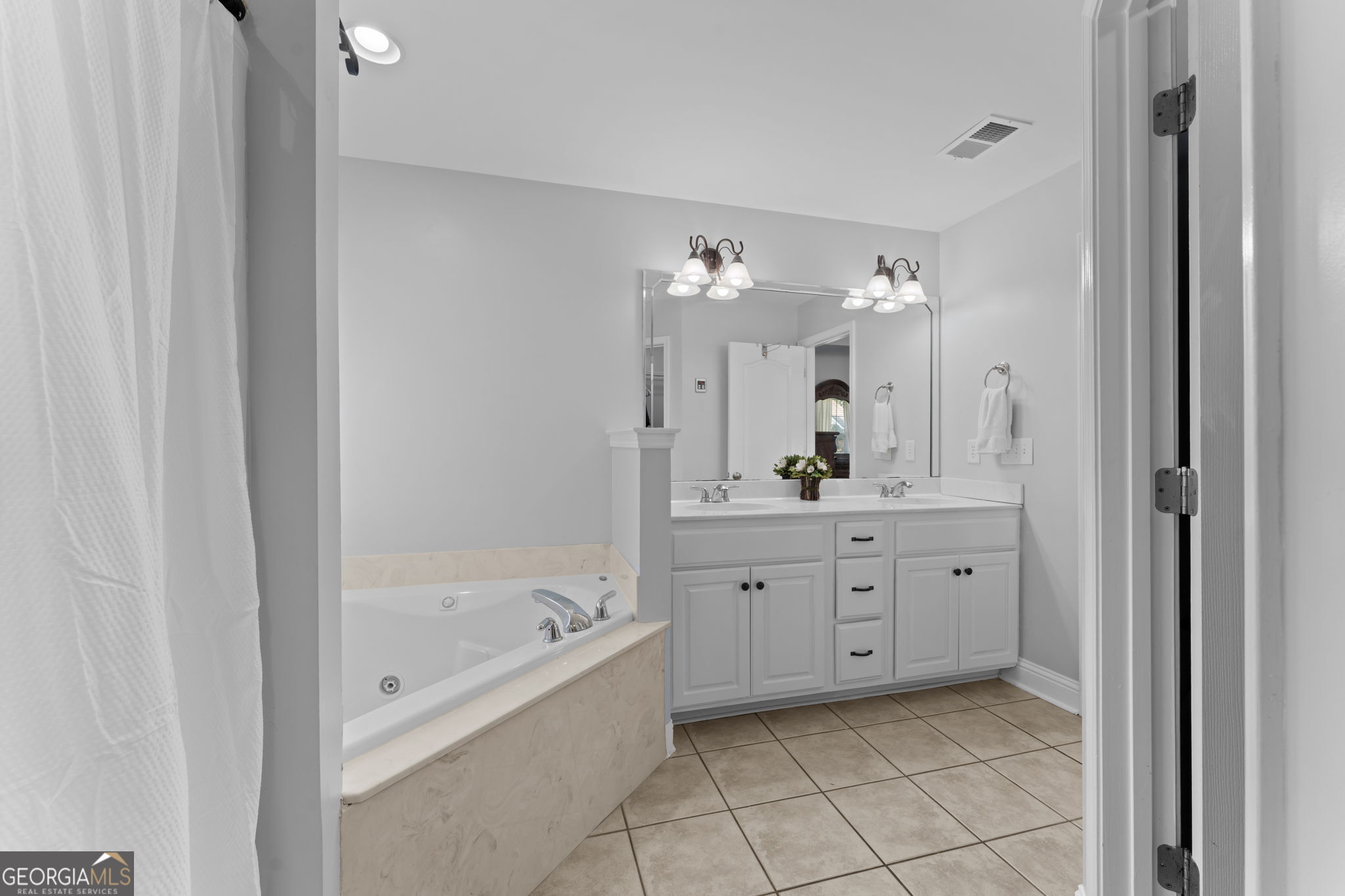 806 Huntwood Lane Property Photo 28