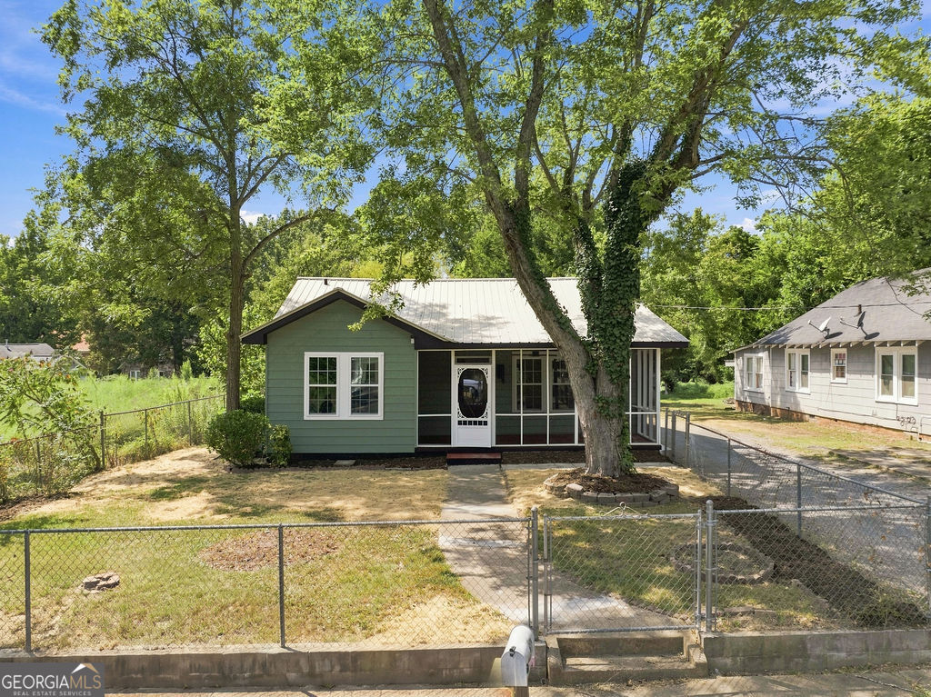 206 S Elm Street SW Property Photo 1