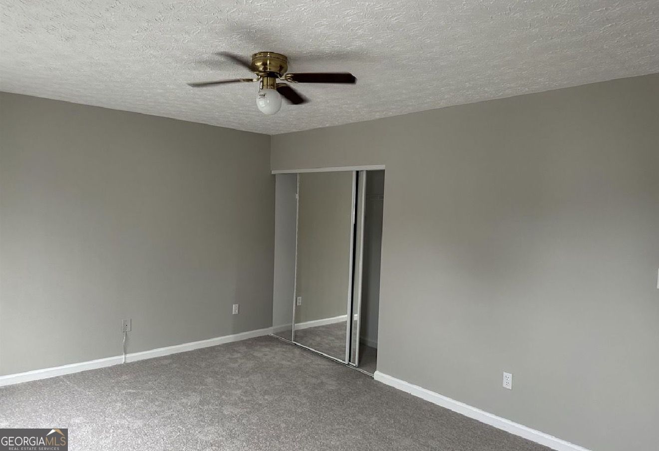 1133 Hawthorn Lane Property Photo 6