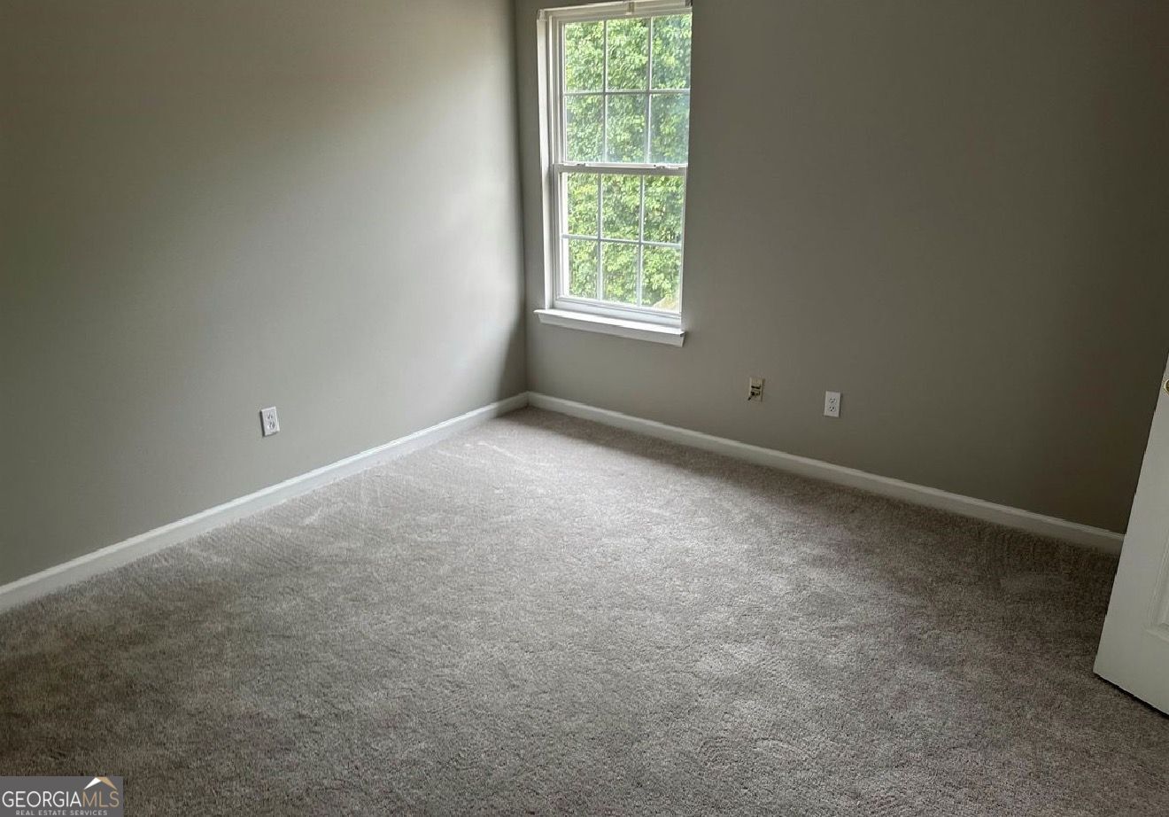 1133 Hawthorn Lane Property Photo 7