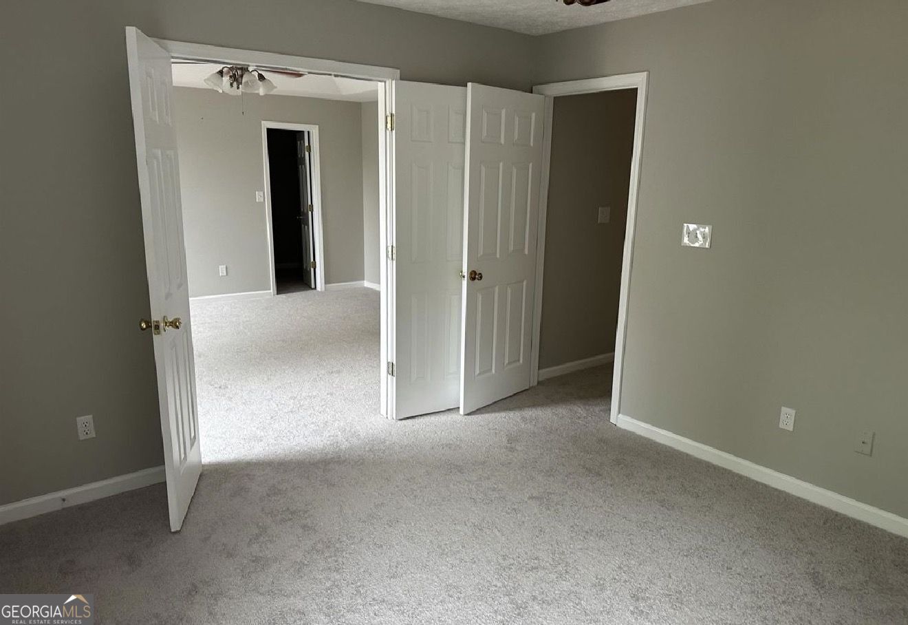 1133 Hawthorn Lane Property Photo 8