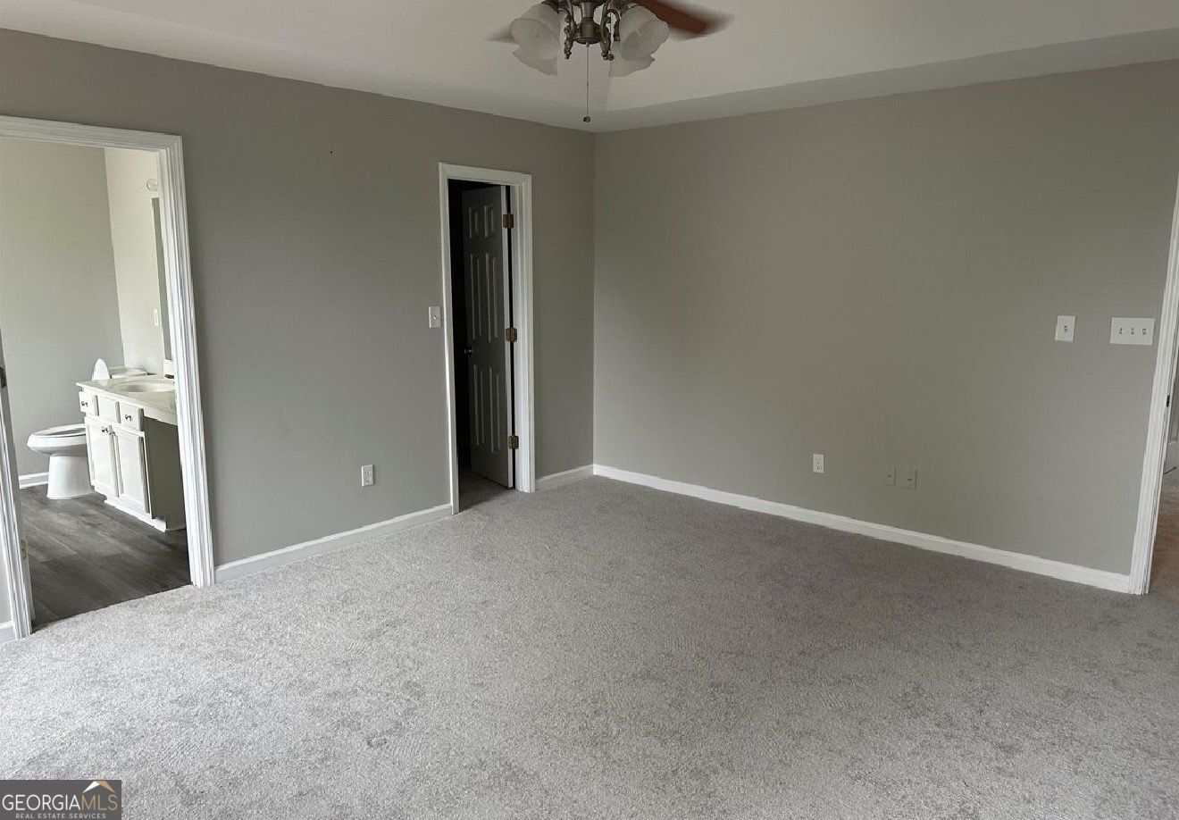 1133 Hawthorn Lane Property Photo 9
