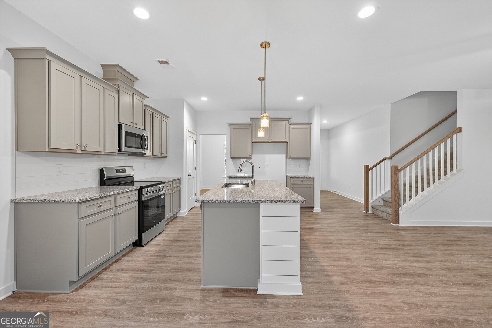 196 Cochin Drive Property Photo 14